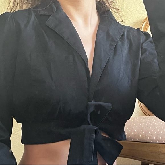 Lioness Crop Top - Picture 3 of 3